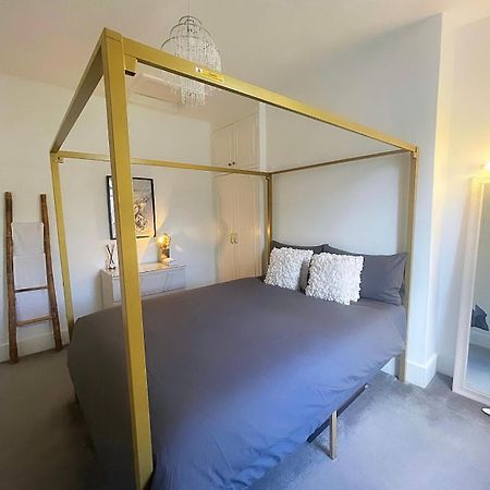 Queen Bedroom In Maida Vale Londra Esterno foto