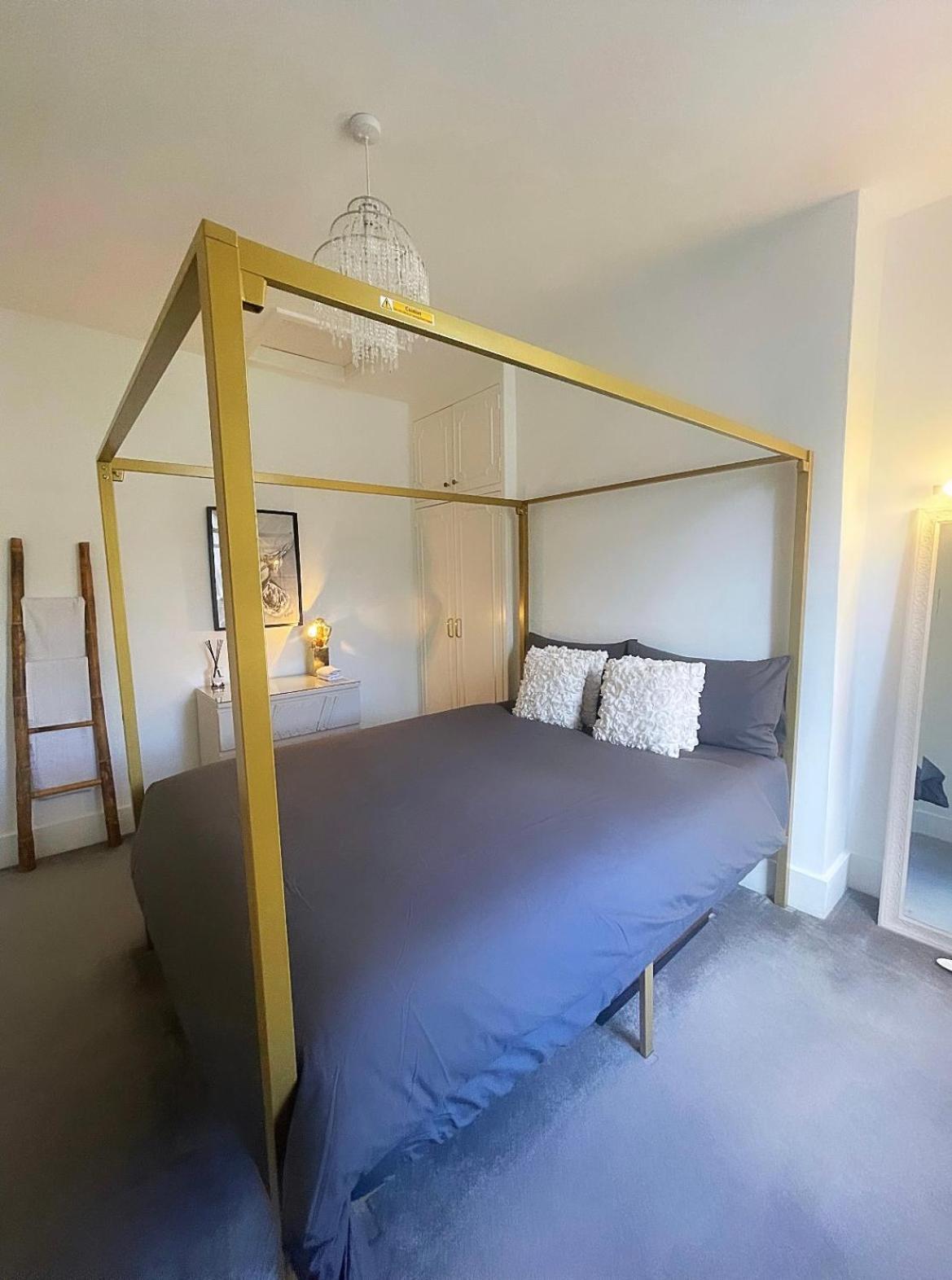 Queen Bedroom In Maida Vale Londra Esterno foto